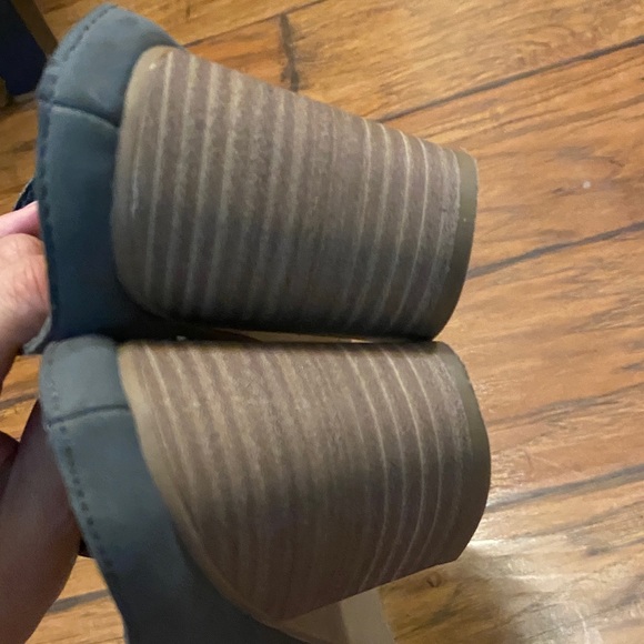 Universal Thread Women's Gray Strappy Heeled Sandals size 8.5W - Picture 5 of 11